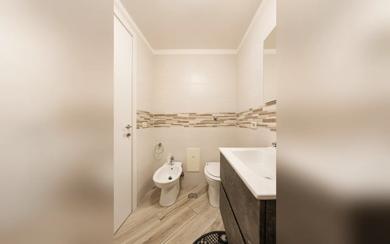 Camera con bagno privato — La Dimora del Tritone, Napoli (Campania) (foto 22)