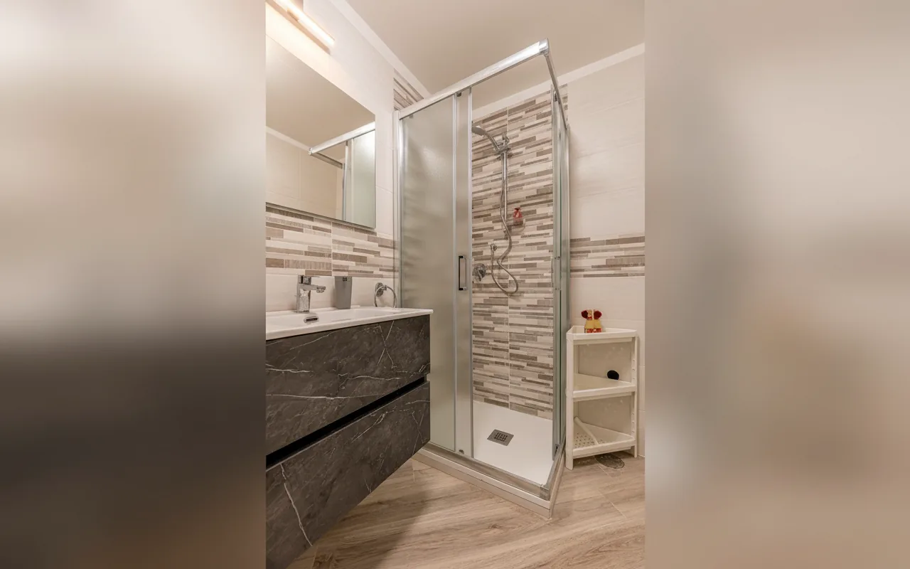 Camera con bagno privato — La Dimora del Tritone, Napoli (Campania) (foto 23)